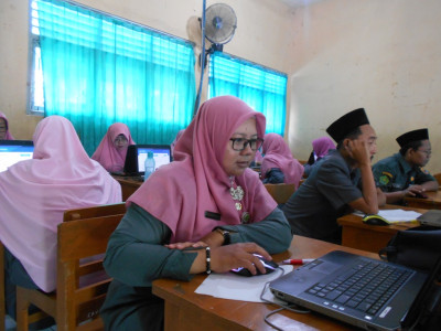 AKM GURU MTs NEGERI 1 SRAGEN 8